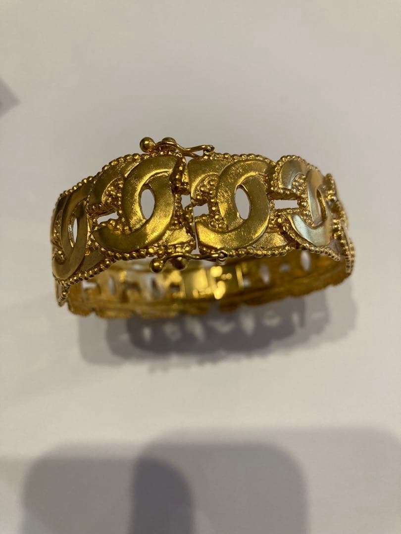 CHANEL ゴールド バングル