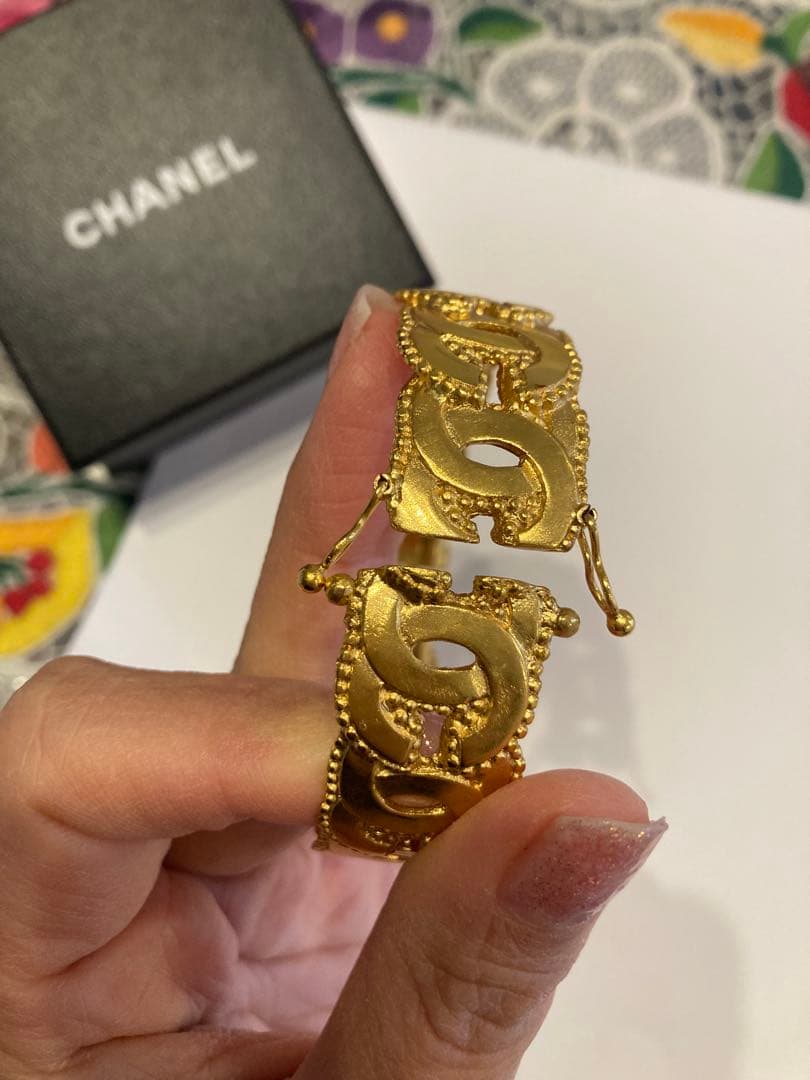 CHANEL ゴールド バングル