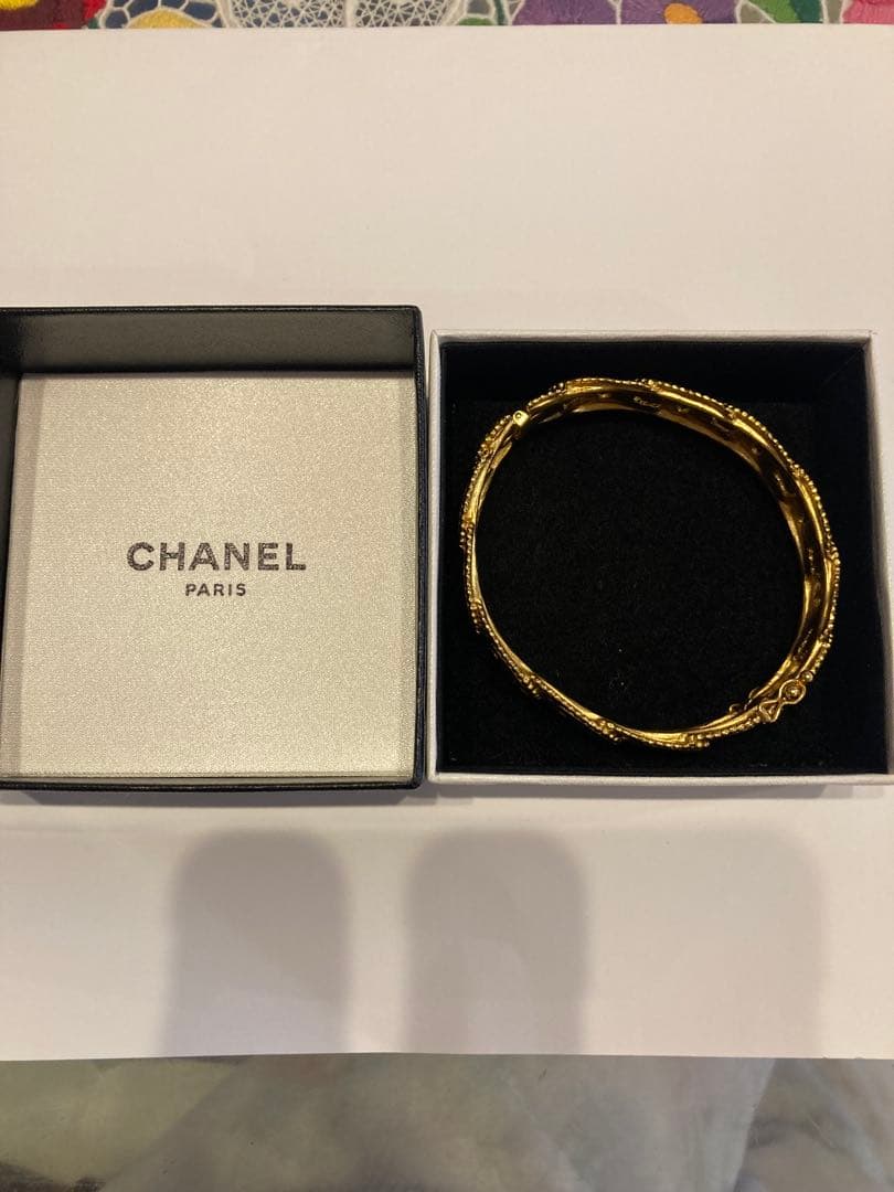 CHANEL ゴールド バングル