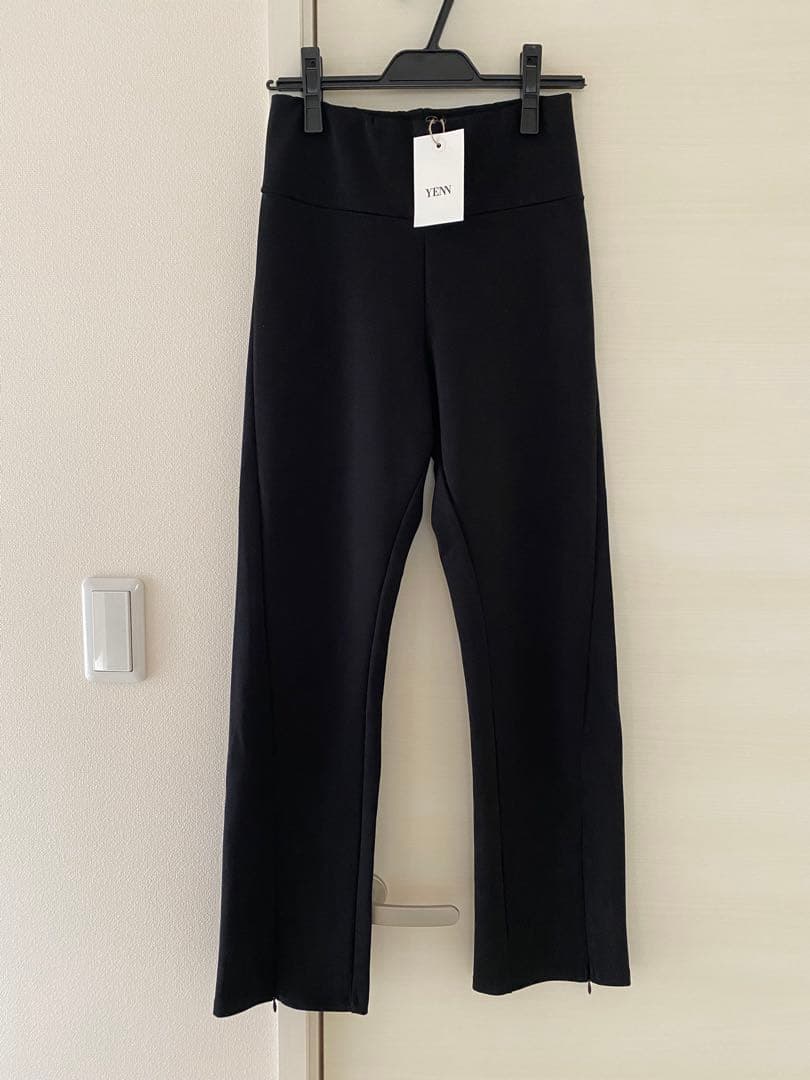 YENN FRONT SLIT LEGGINGS スリットレギンス　値下げ中