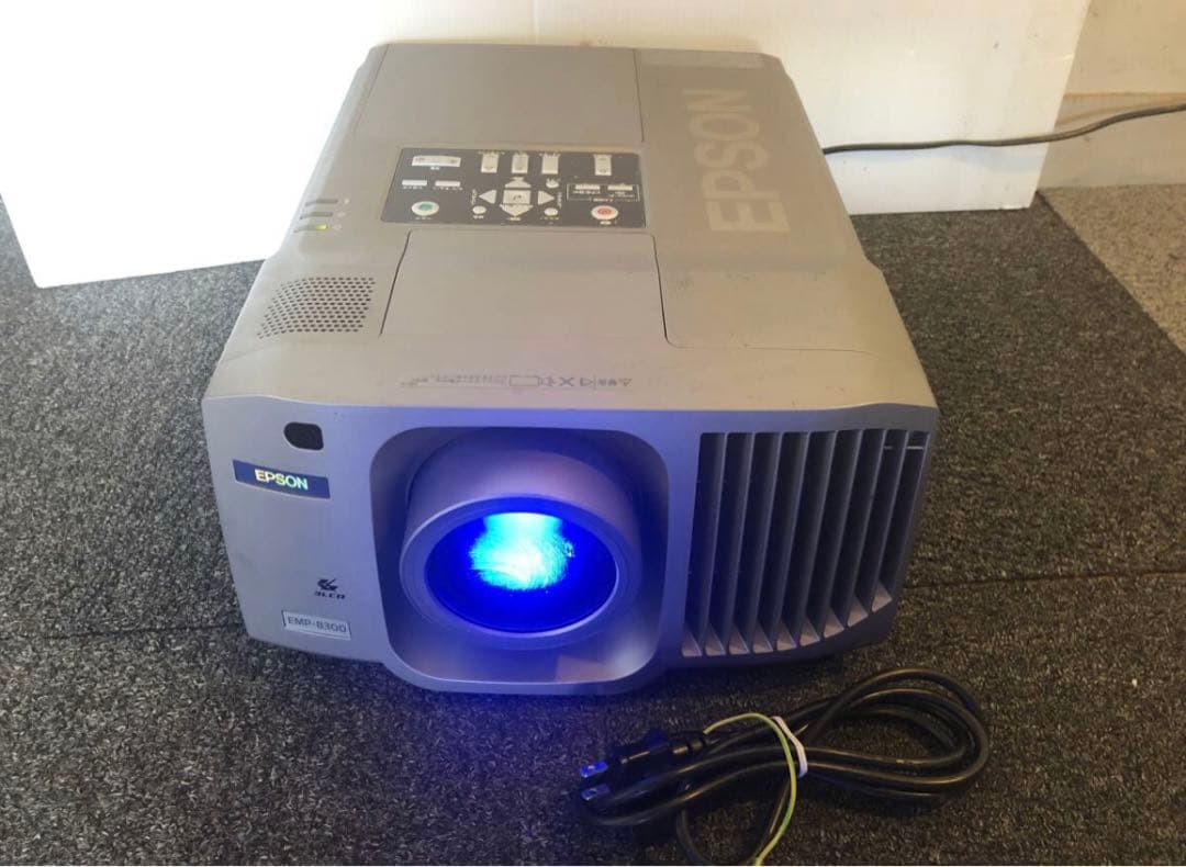 Epson プロジェクター　emp-8300 高輝度5200ルーメン
