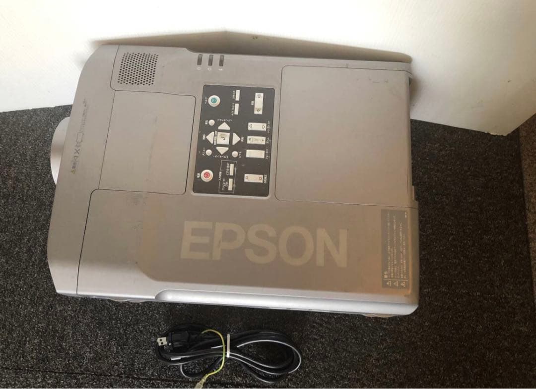 Epson プロジェクター　emp-8300 高輝度5200ルーメン