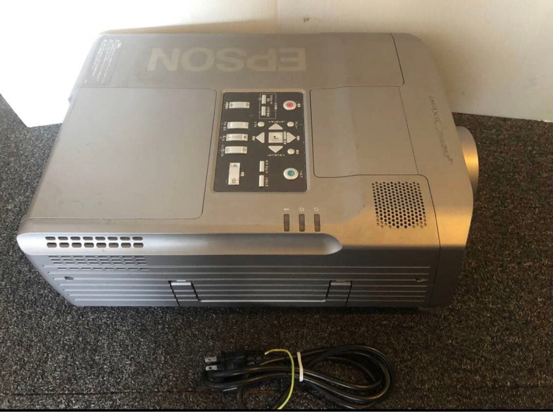 Epson プロジェクター　emp-8300 高輝度5200ルーメン