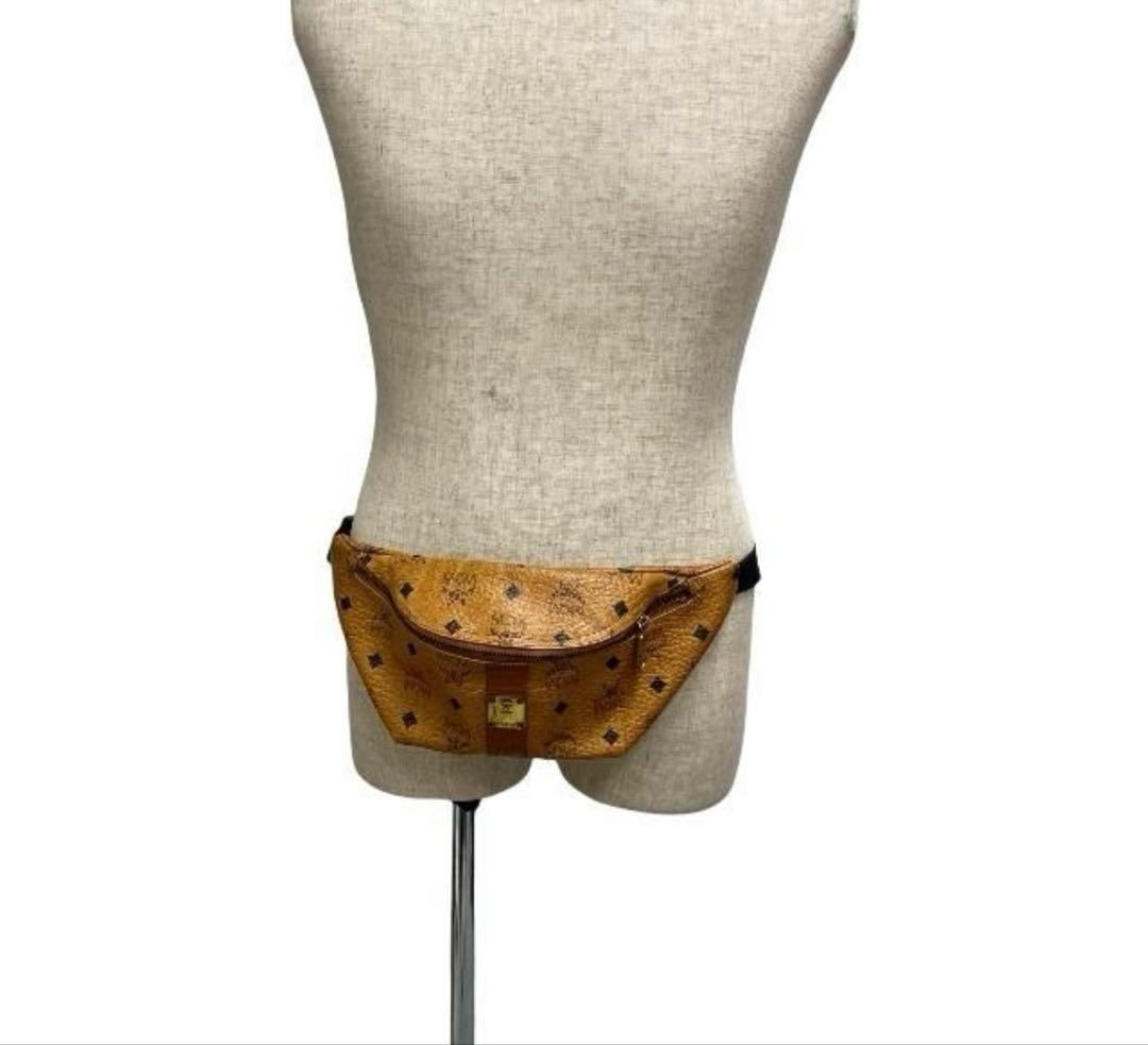 極美品 エムシーエム ボディバッグ ロゴ柄