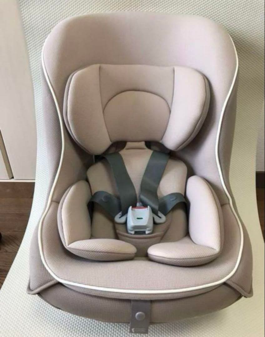 combi チャイルドシート ヘーゼルナッツ