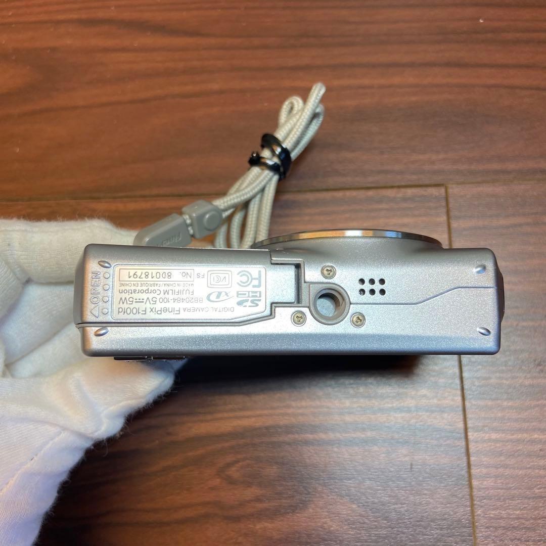 FUJIFILM FinePix F100fd デジカメ ほぼ新品 4073