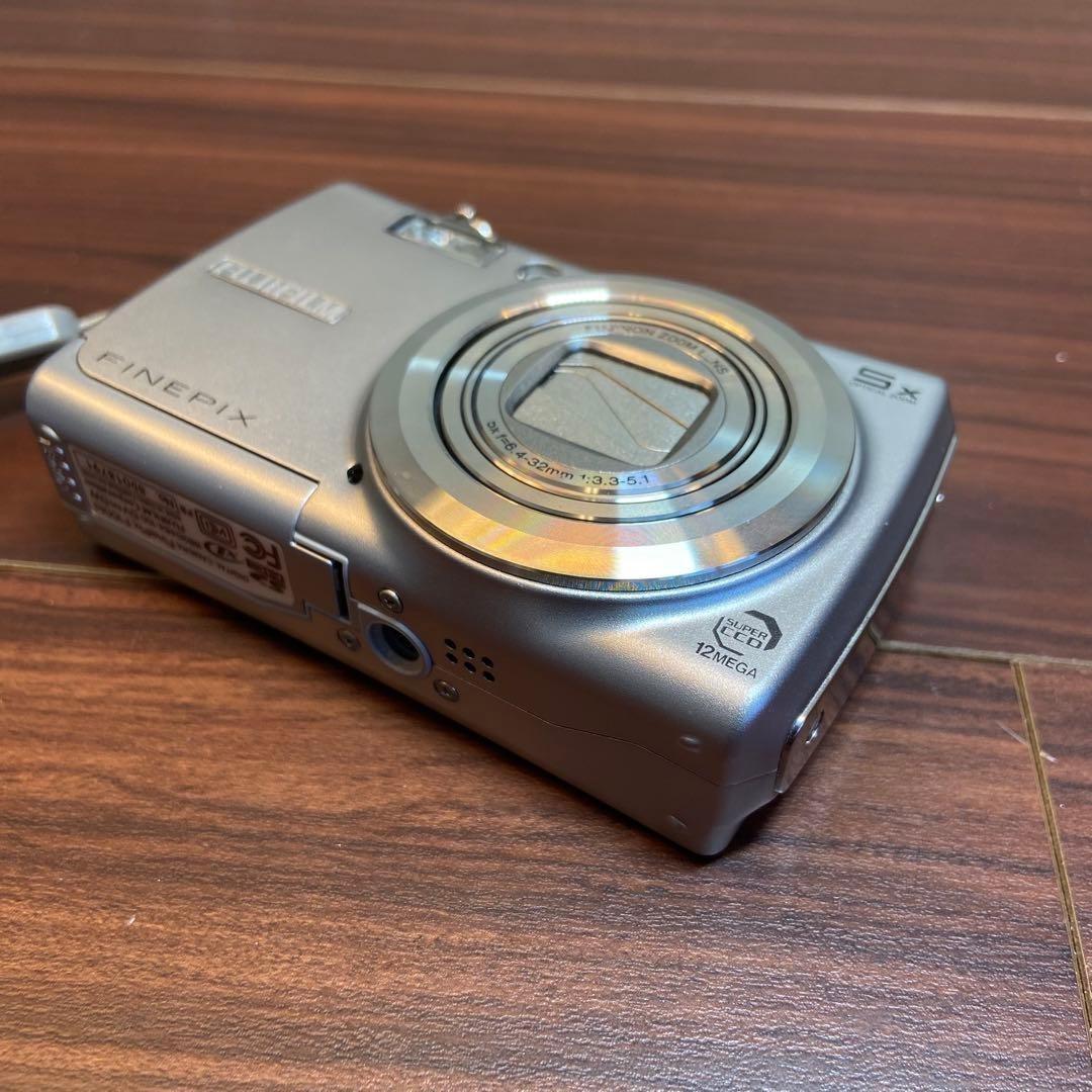 FUJIFILM FinePix F100fd デジカメ ほぼ新品 4073