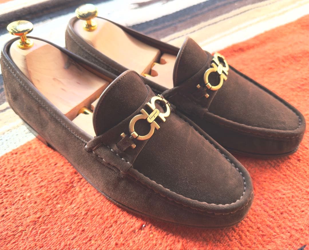 フェラガモ スウェードローファー メンズ ガンチーニ ブラウン