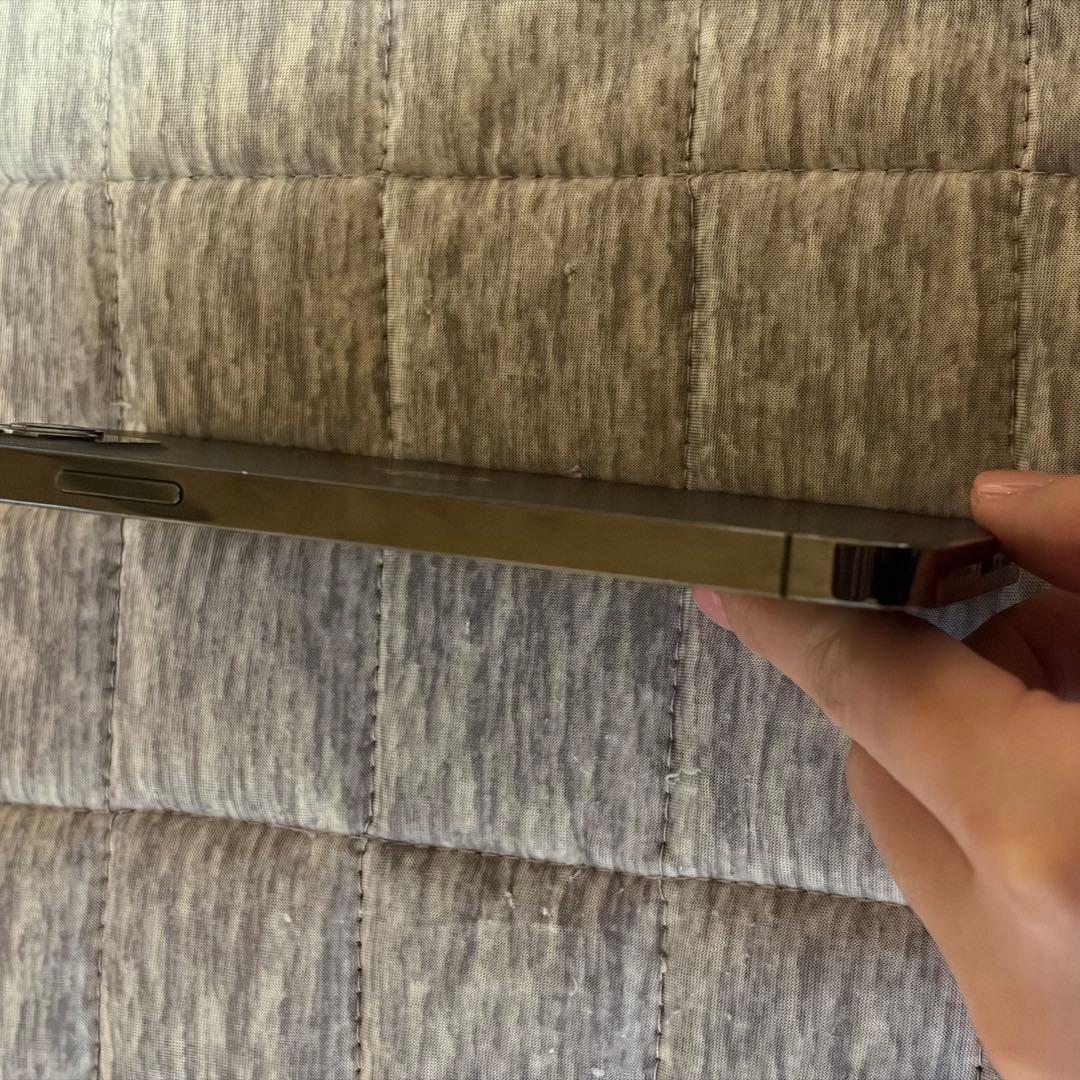 カラビンカiPhone12 Pro 本体 ブラック 強化ガラスフィルム付き