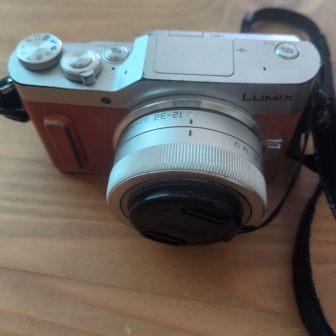値下げ！Panasonic LUMIX DC-GF10 デジタルカメラ本体充電器