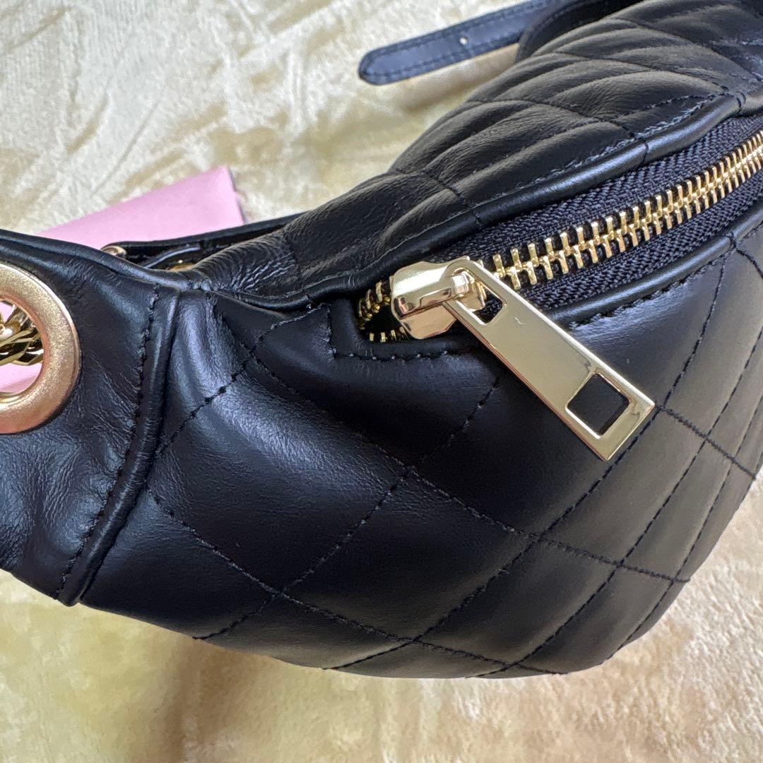 【美品】AULENTTI/オーレンティ　レザーキルトボディバッグ