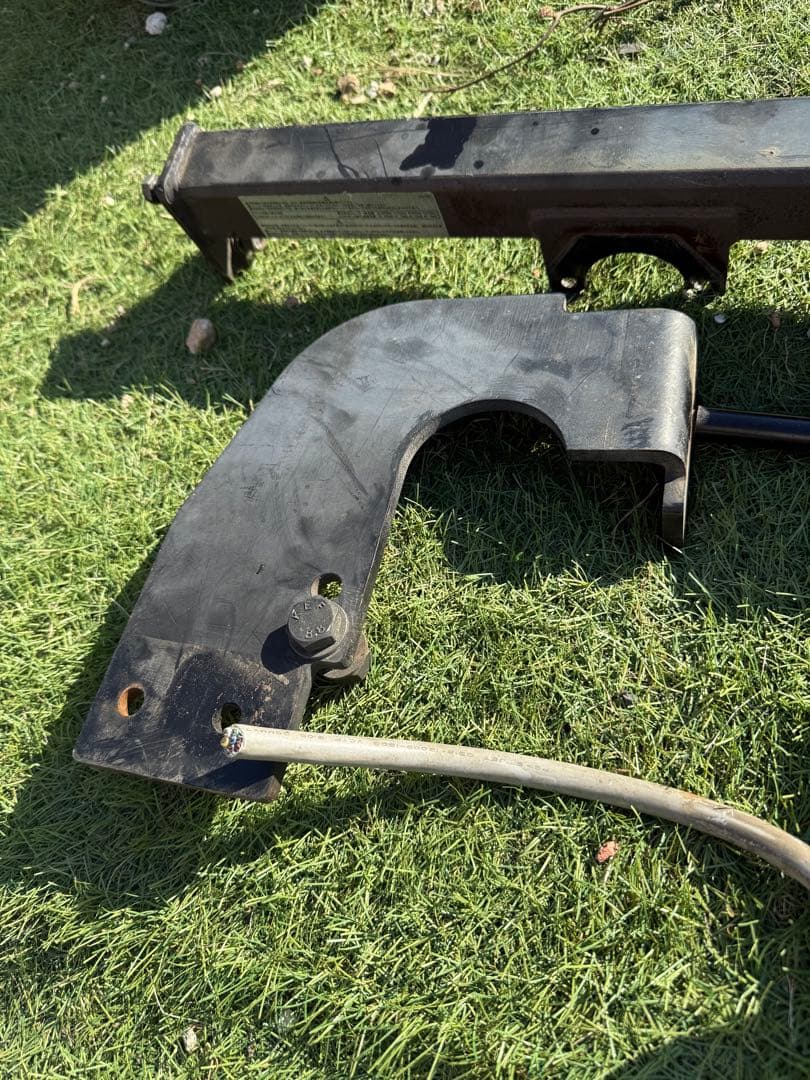 ジムニーjb23用のトレーラーヒッチ SUNTREXヒッチメンバー