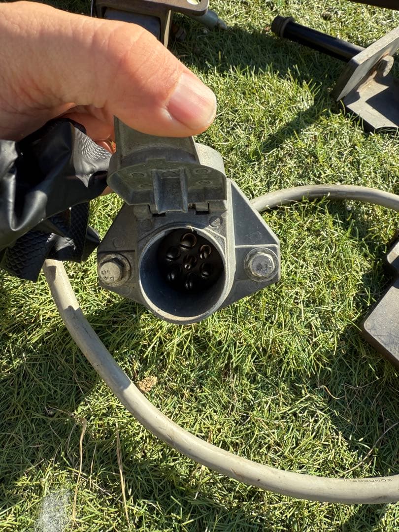 ジムニーjb23用のトレーラーヒッチ SUNTREXヒッチメンバー