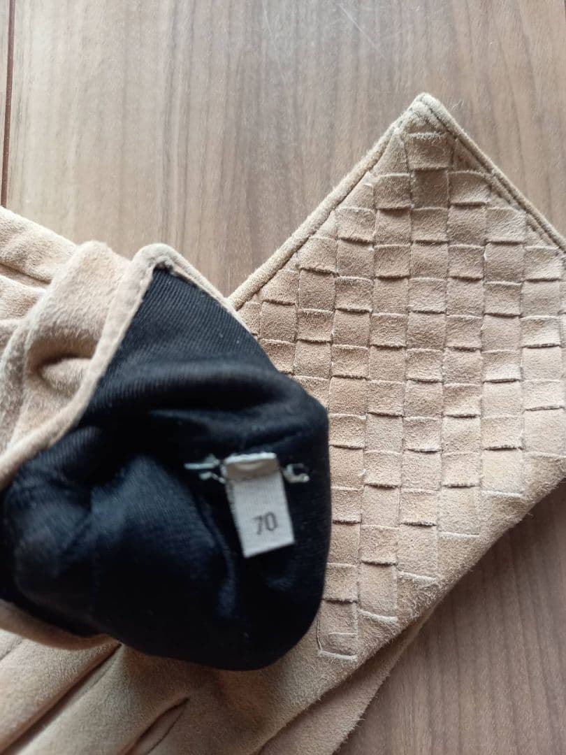 BOTTEGA VENETA ボッテガ　ヴェネタ　イントレチャート　グローブ