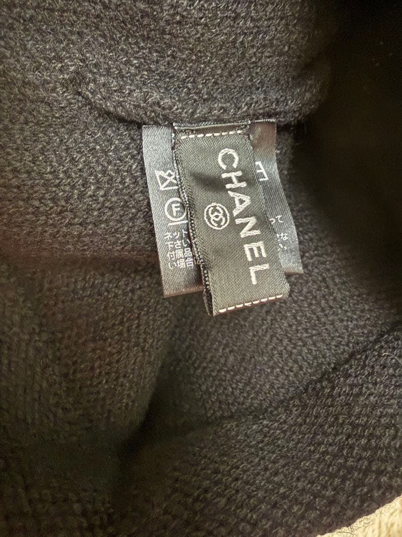 CHANELシャネエほぼ未使用箱付ブラック黒ニット帽