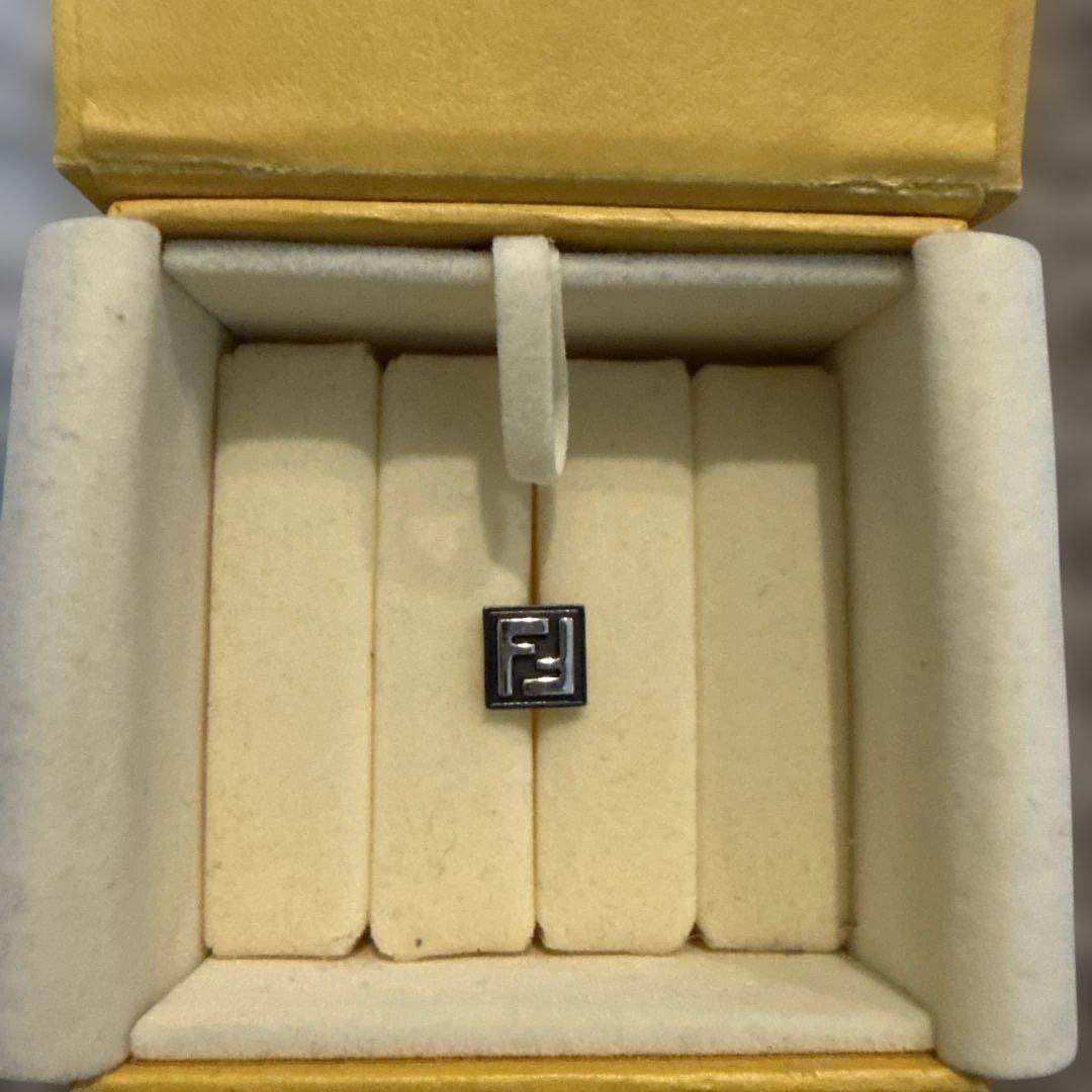 FENDI ゴールド ピアス(片耳用)