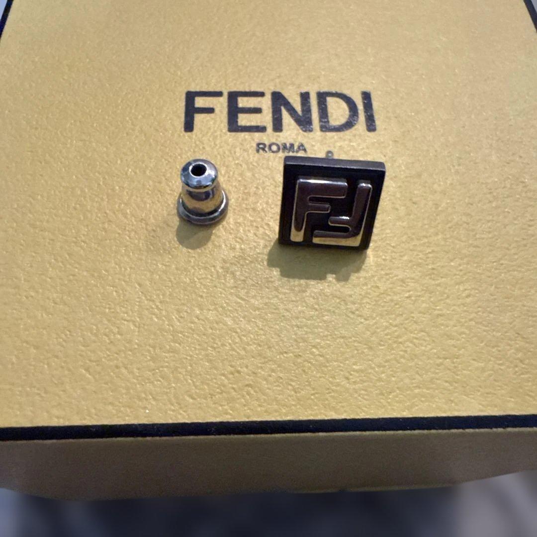 FENDI ゴールド ピアス(片耳用)