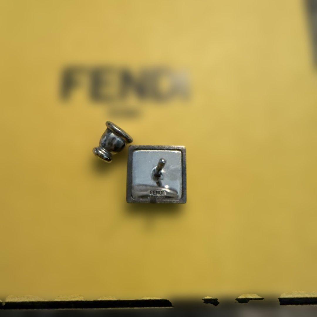 FENDI ゴールド ピアス(片耳用)