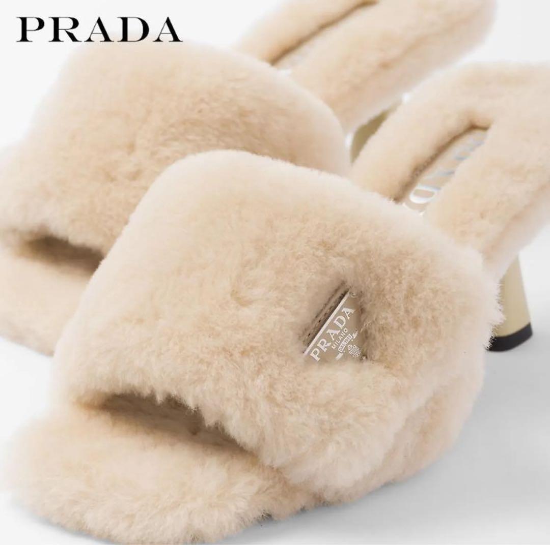 PRADA ベージュファー ミュールサンダル