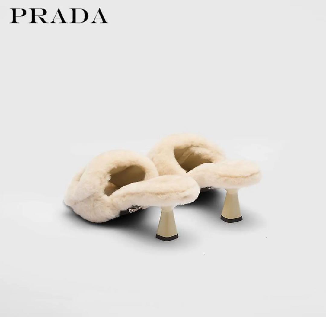PRADA ベージュファー ミュールサンダル