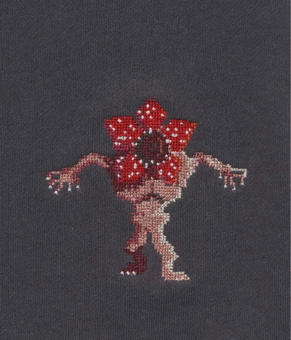 【STRANGER THINGS】コラボアソートスウェットプルオーバー　Lサイズ