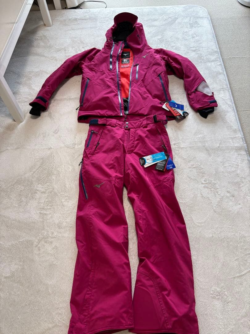 新品未使用‼︎ 半額¥44,000円ミズノスキーウェア 上下M チェリーピンク！
