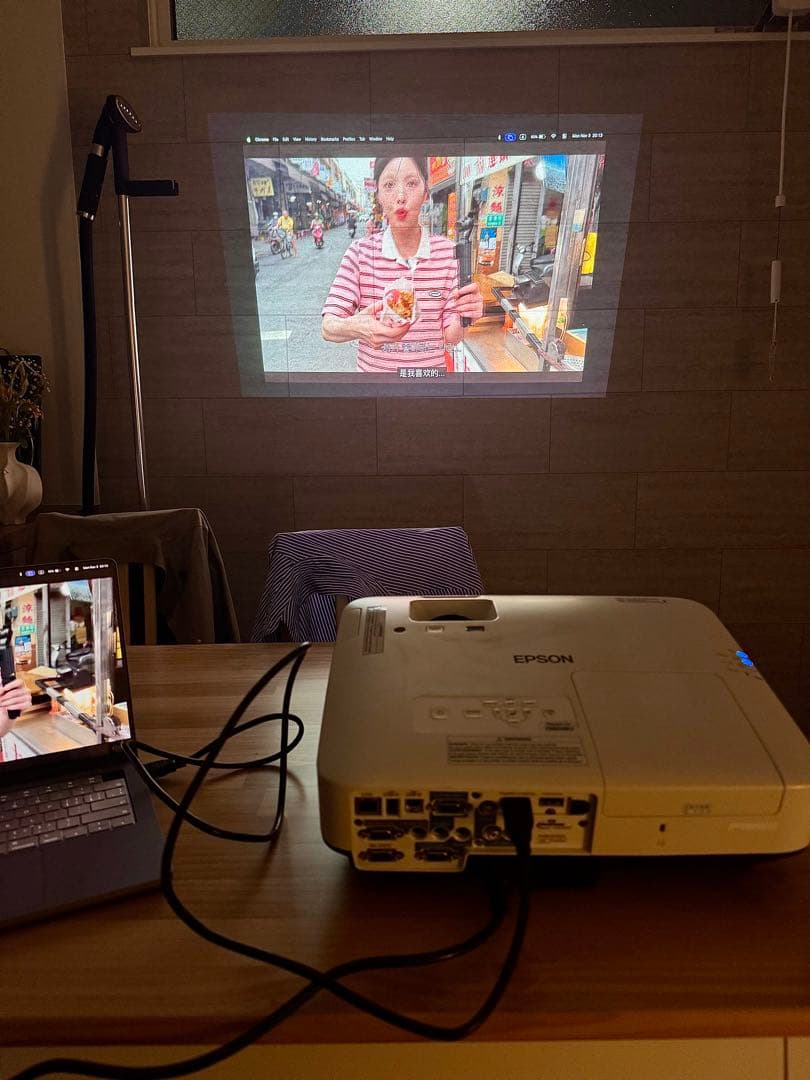 EPSON 1985WU HD プロジェクター高輝度4800lm HDM対応美品