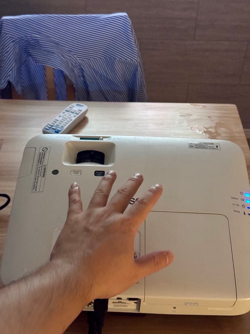 EPSON 1985WU HD プロジェクター高輝度4800lm HDM対応美品