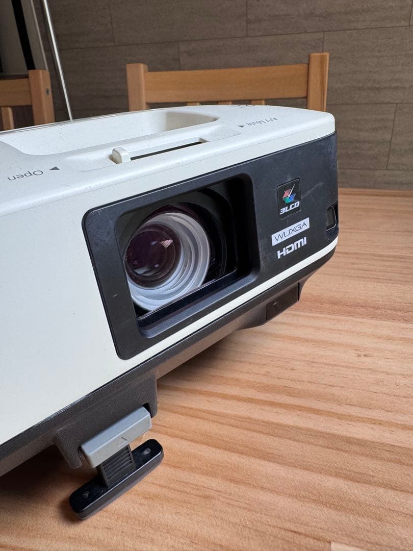 EPSON 1985WU HD プロジェクター高輝度4800lm HDM対応美品