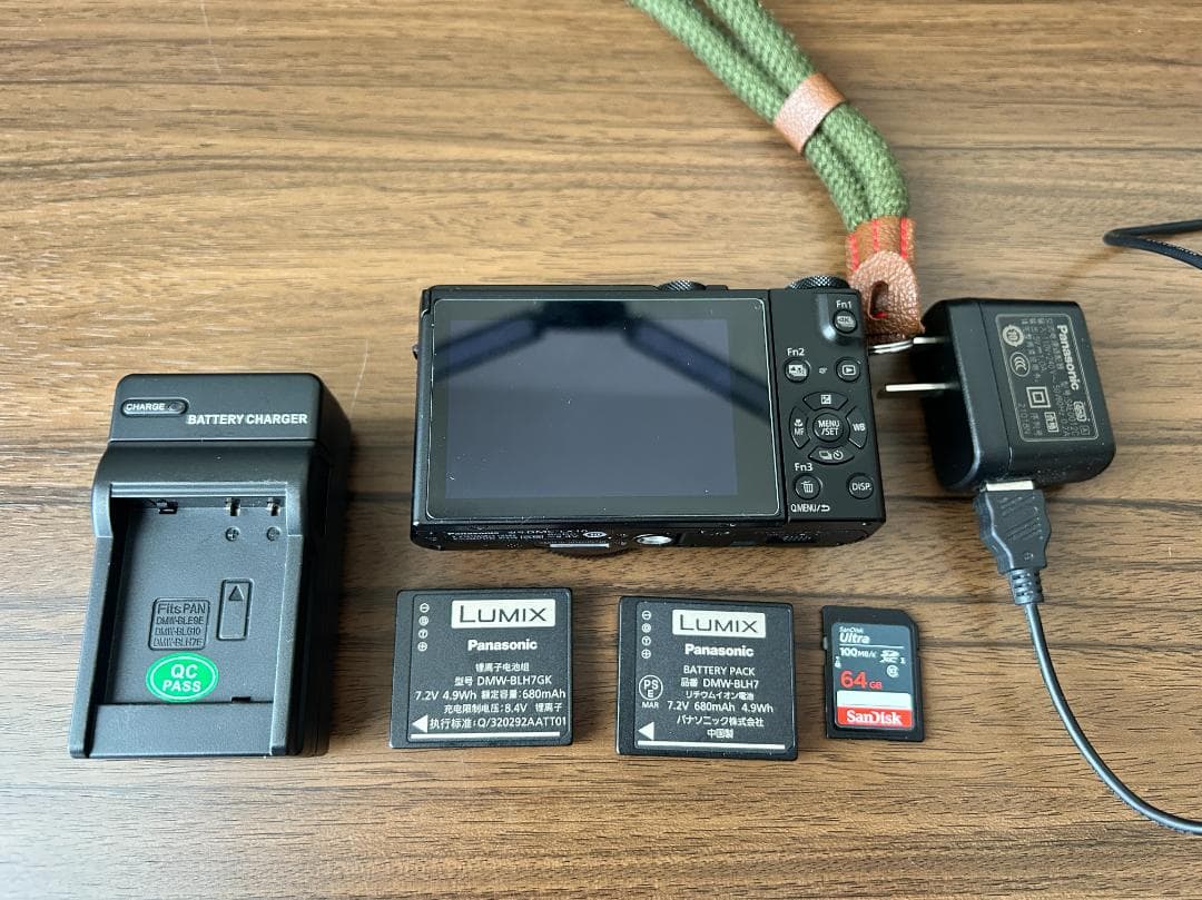 パナソニックlx9 カメラ（海外版のlx10、シャッター音無し、付属品豊富