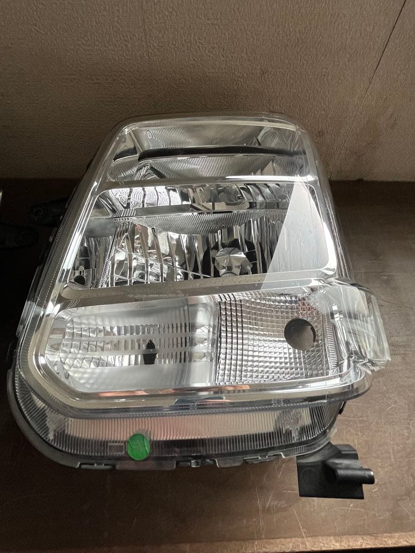 スズキ純正エブリィDA17Wの左右ヘッドライトユニットセット　中古品