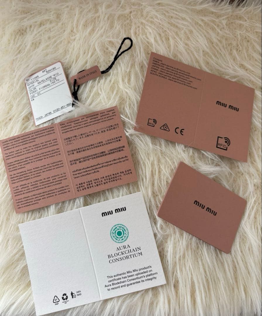 正規品　MIU MIU iPhone15 ケース