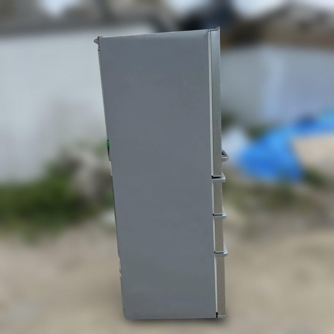 2023年製のAQUA製355L冷蔵庫、冷凍室89L、冷蔵室266L、