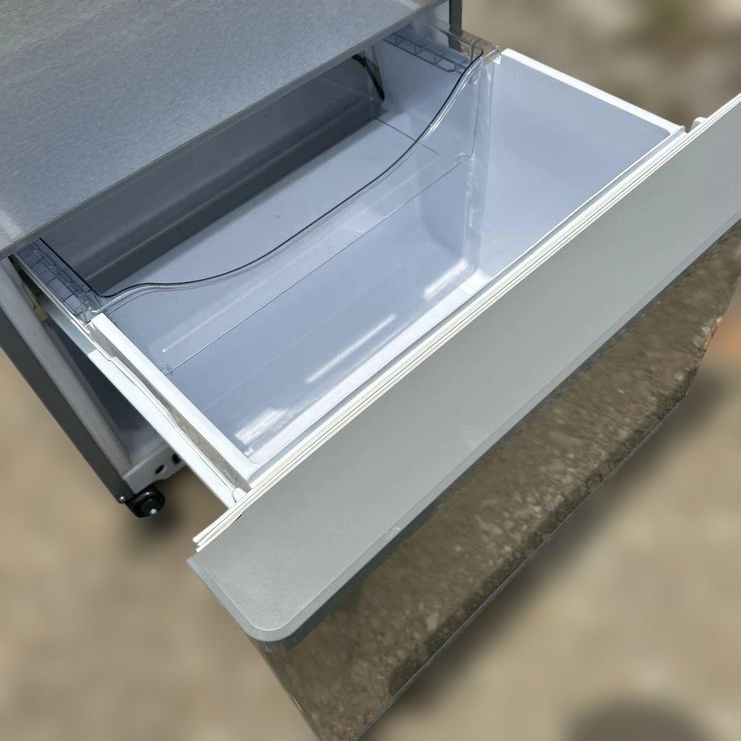 2023年製のAQUA製355L冷蔵庫、冷凍室89L、冷蔵室266L、