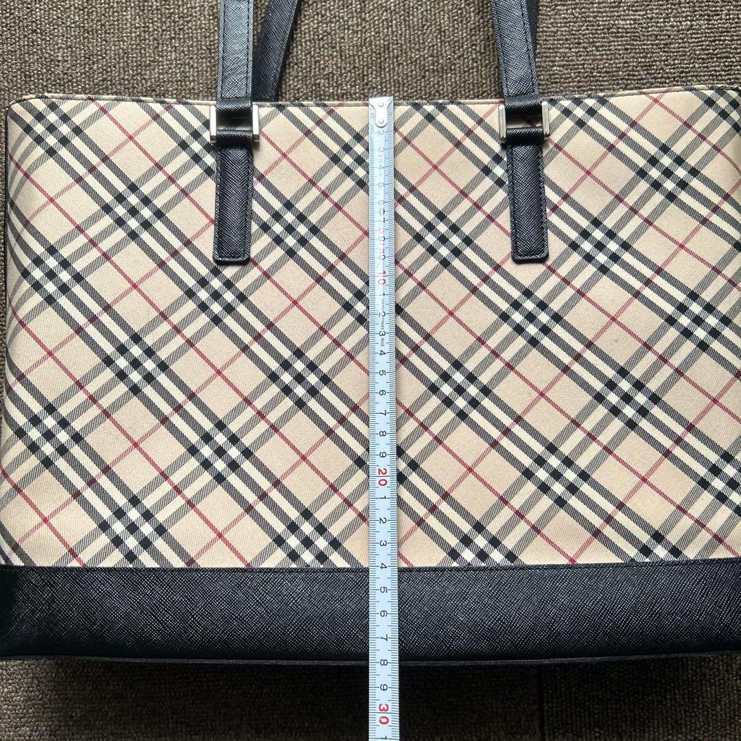 【美品】未使用に近い保護フィルム付き BURBERRY ノバチェック　レザー