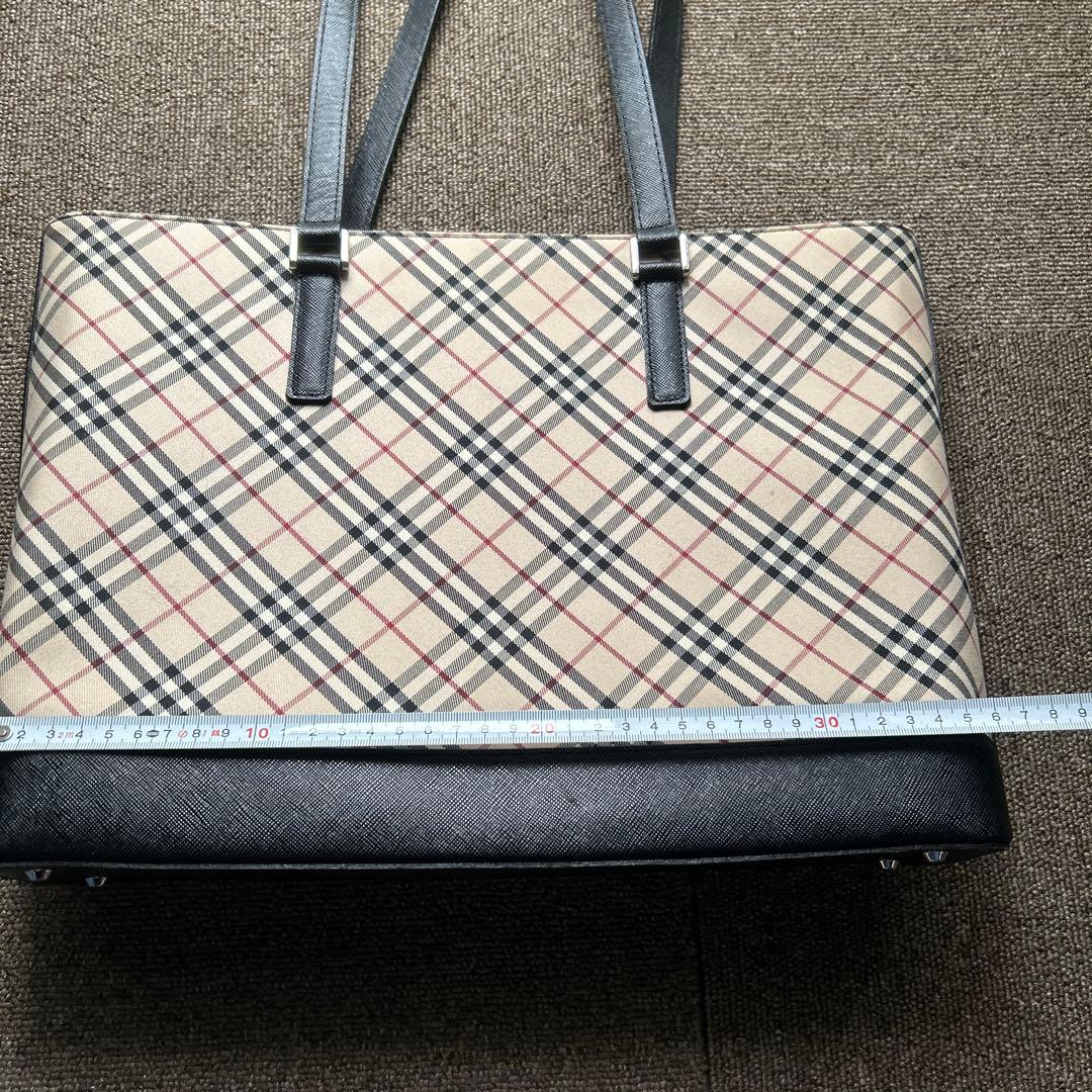 【美品】未使用に近い保護フィルム付き BURBERRY ノバチェック　レザー