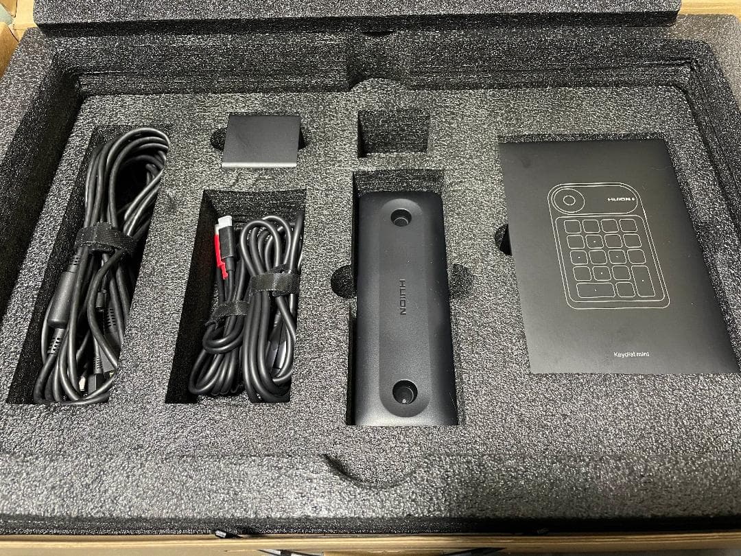 【スタンド付き美品】HUION KAMVAS PRO19　4K液晶ペンタブ