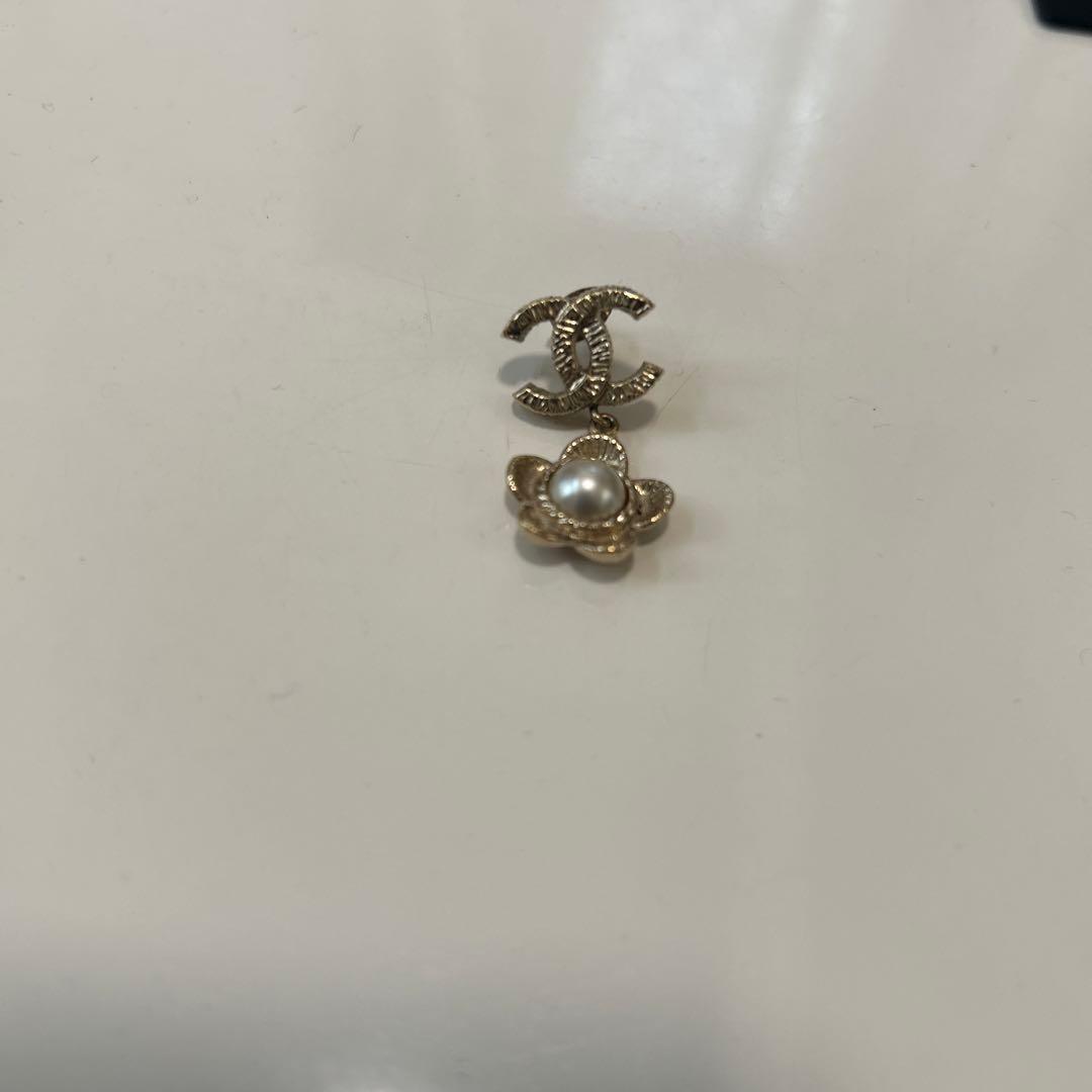 シャネル ロゴ 花モチーフ ピアス(片耳用)