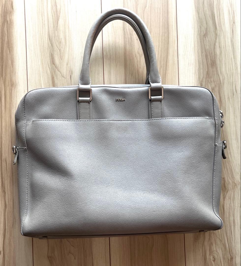 FURLA ライトグレー　レザーブリーフケース MAN MARTE