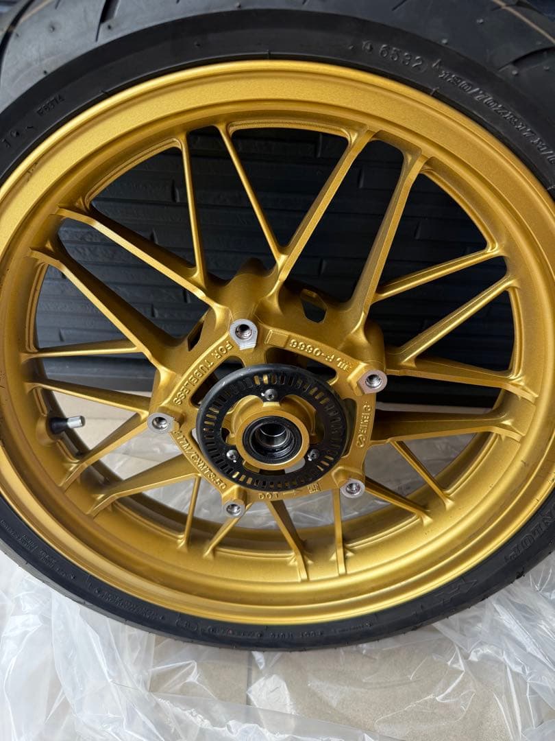なおZ900RS純正ホイールゴールド
