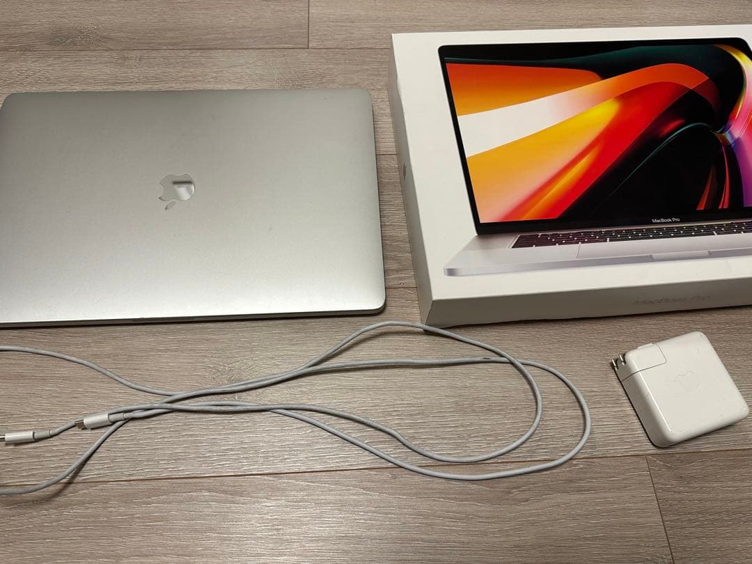 MacBook Pro（16インチ）シルバー