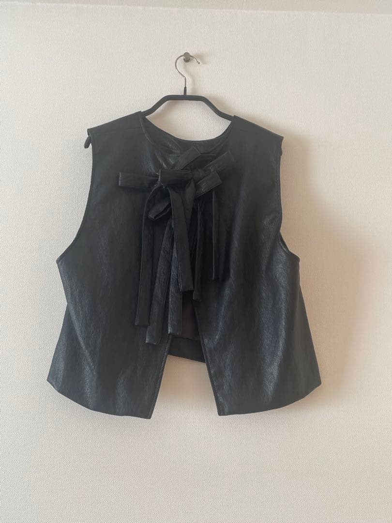 【新品】machatt エコレザーリボンベスト