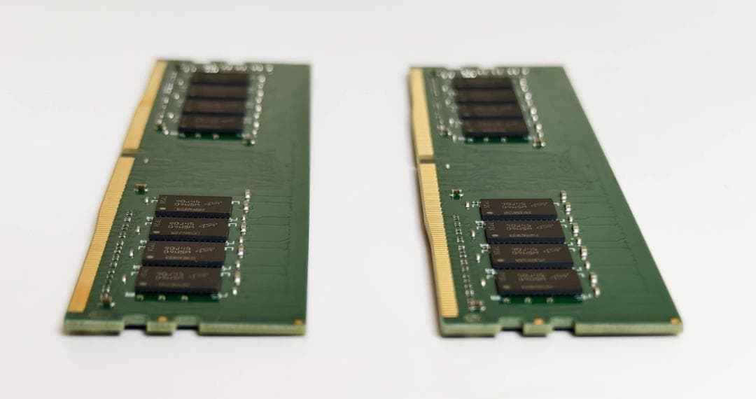 crucial DDR4-2666 16GBメモリ 2枚