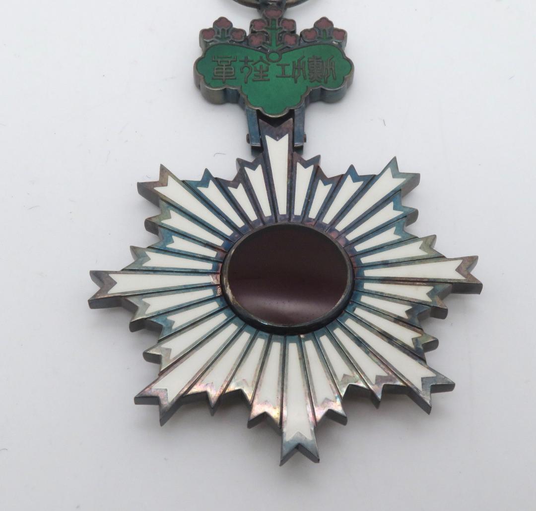 910、、勳六等単光旭日章　メダル　徽章 　勲章　記章　1点