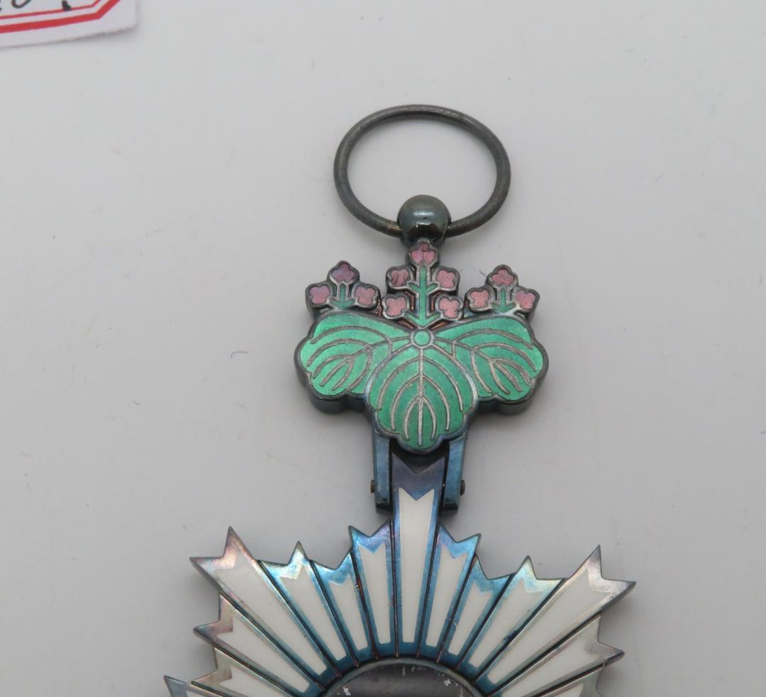 910、、勳六等単光旭日章　メダル　徽章 　勲章　記章　1点