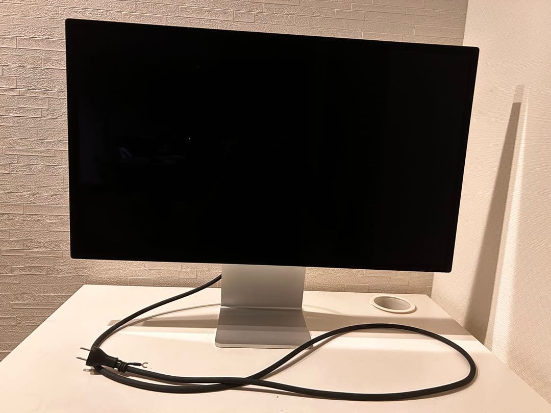 Apple Studio Display 標準ガラス傾きを調達　美品