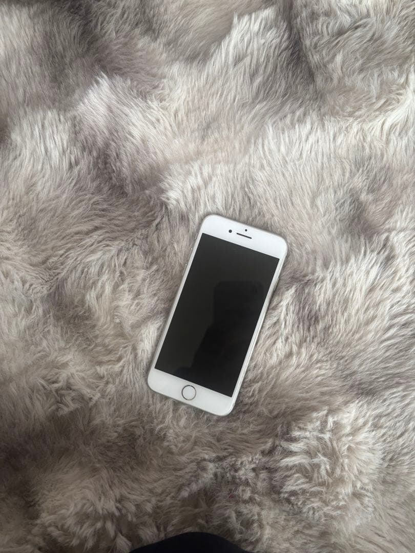 iPhone8 Silver 比較的美品 64GB SIMロック解除済み