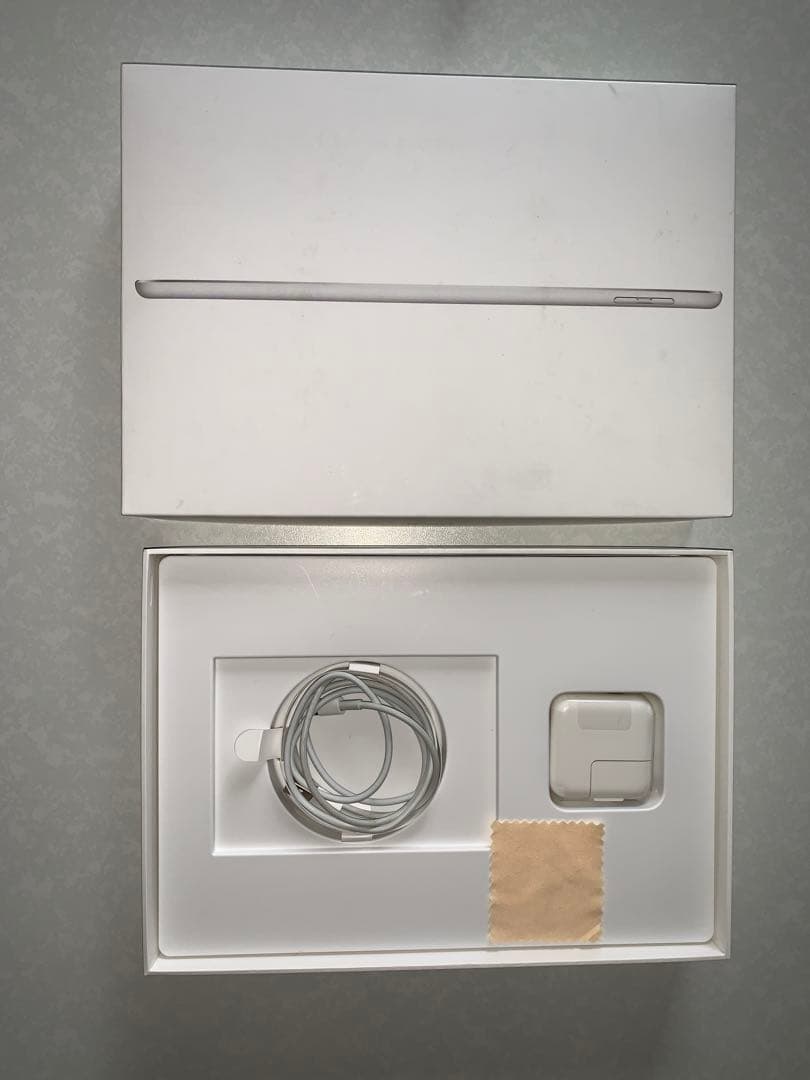 iPad (第5世代) wifi&cellular 32GB SIMフリー本体