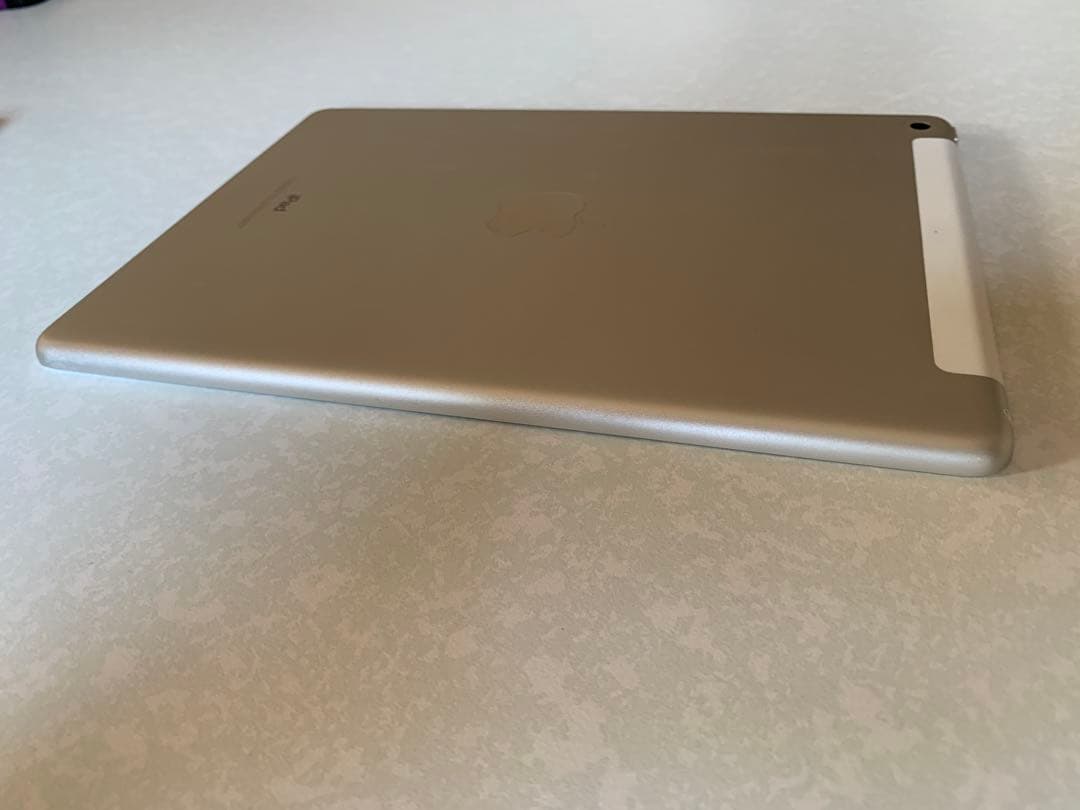 iPad (第5世代) wifi&cellular 32GB SIMフリー本体