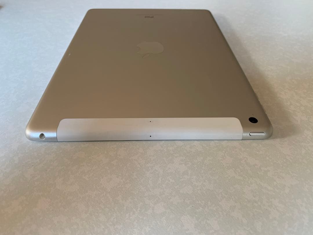 iPad (第5世代) wifi&cellular 32GB SIMフリー本体